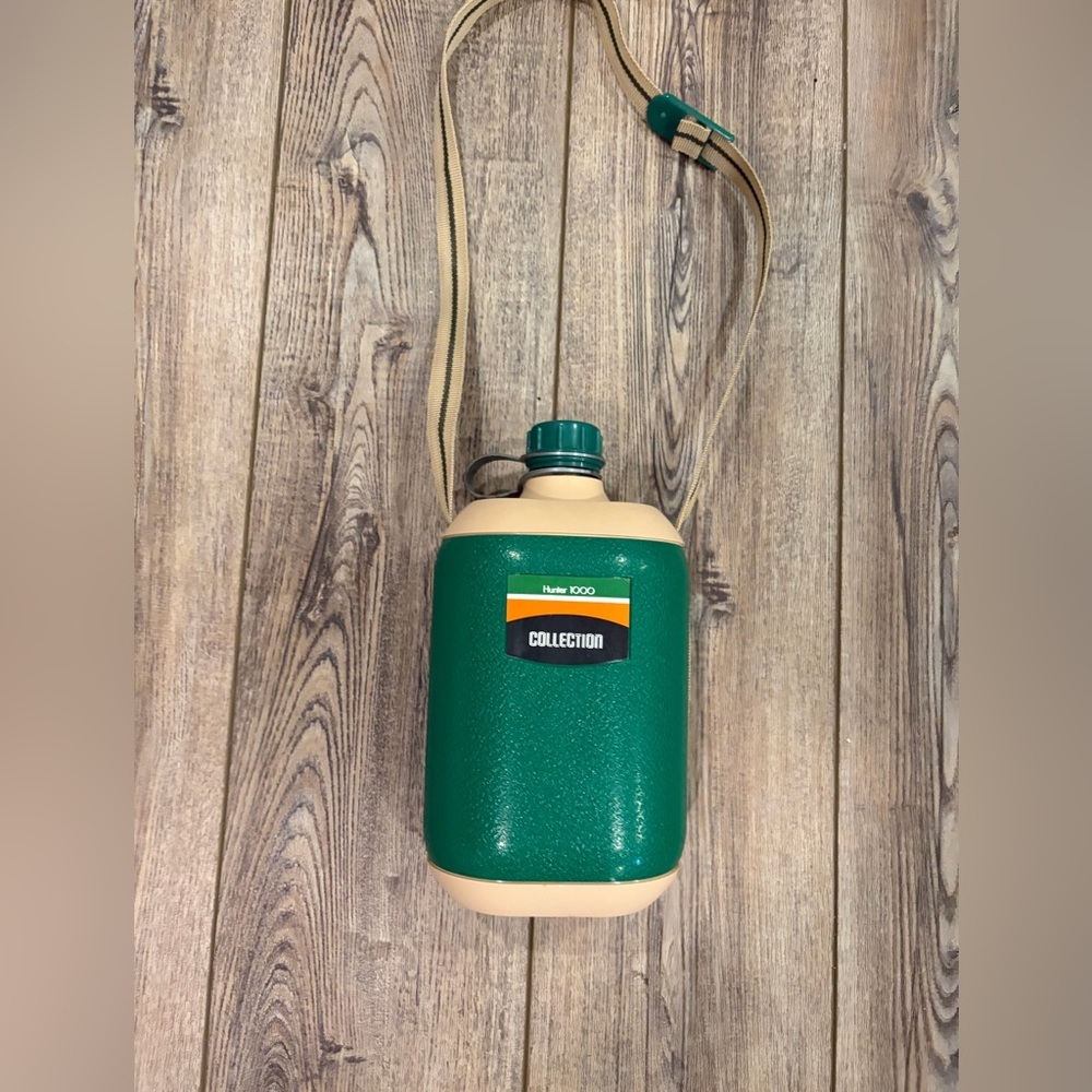 Vintage Hunter 1000 Insulated Water Jug Canteen w/ Strap – Green Camping